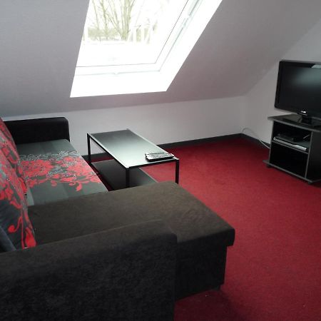 Ferienwohnung In Duesseldorf Hassel Exterior foto