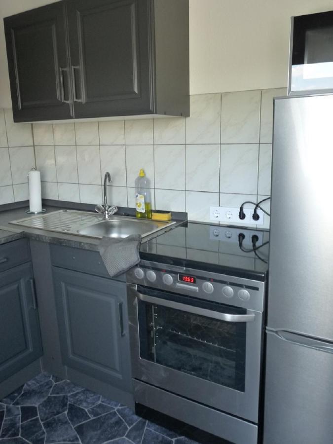 Ferienwohnung In Duesseldorf Hassel Exterior foto