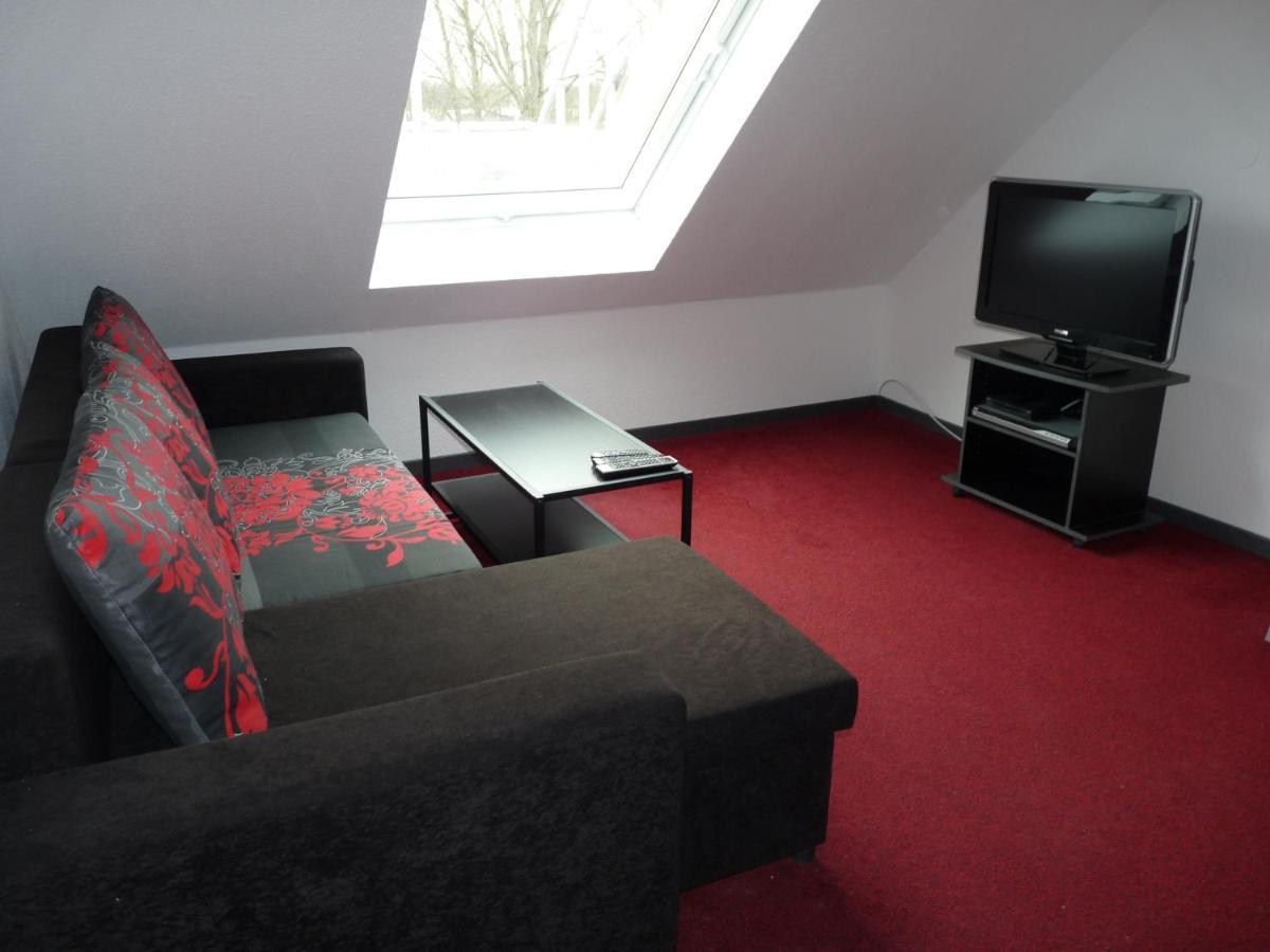 Ferienwohnung In Duesseldorf Hassel Exterior foto